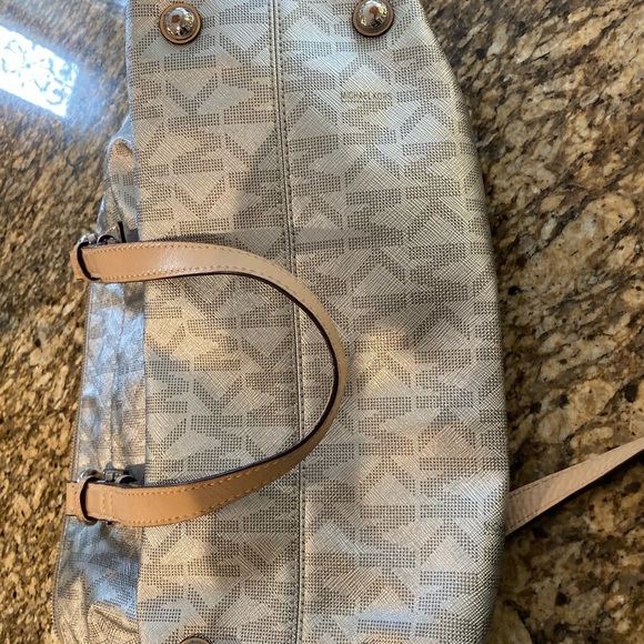 Michael Kors shoulder bag in great condition - Picture 3 of 5
